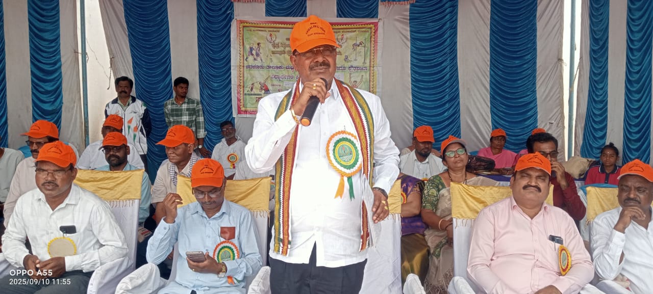 ಜಗಳೂರಿನಲ್ಲಿ ಬುಧವಾರ ತಾಲ್ಲೂಕು ಕ್ರೀಡಾಂಗಣದಲ್ಲಿ ಬುದವಾರ ಆಯೋಜಿಸಲಾಗಿದ್ದ ಪ್ರಾಥಮಿಕ ಹಾಗೂ ಪ್ರೌಢಶಾಲೆಗಳ ಹಂತದ ತಾಲ್ಲೂಕು ಮಟ್ಟದ ಕ್ರೀಡಾಕೂಟವನ್ನು ಶಾಸಕ ಬಿ. ದೇವೇಂದ್ರಪ್ಪ ಚಾಲನೆ ನೀಡಿದರು