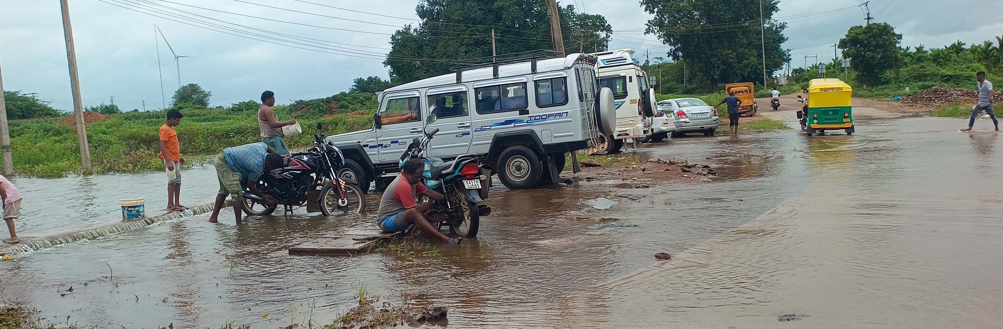 ಜಗಳೂರು ಕೆರೆ ಕಳೆದ ಅರ್ಧ ಶತಮಾನದಲ್ಲಿ ಎರಡನೇ ಭಾರಿ ಭರ್ತಿಯಾಗಿ ಹರಿಯುತ್ತಿದೆ