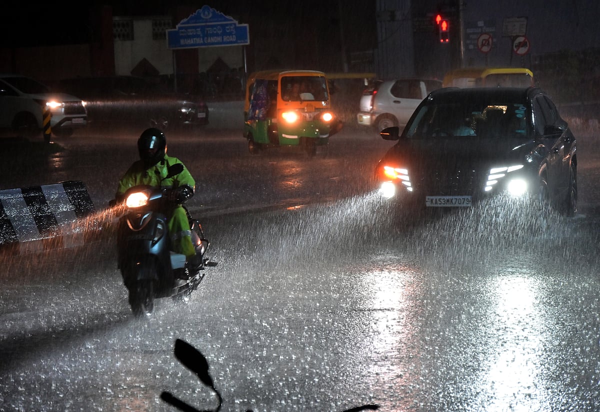 ಬೆಂಗಳೂರು ನಗರದ ಹಲವೆಡೆ ಭಾರಿ ಮಳೆ