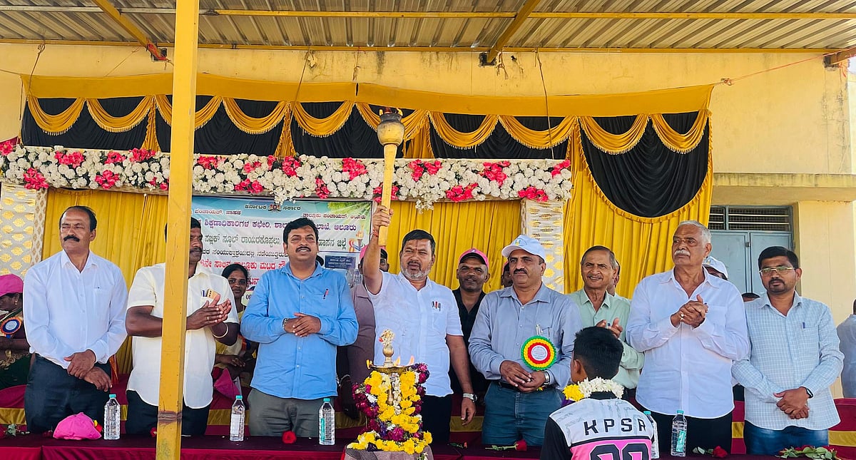 ಆಲೂರು | ಮೊಬೈಲ್ ಗೀಳಿನಿಂದ ಹೊರಬನ್ನಿ: ಸಿಮೆಂಟ್ ಮಂಜು  