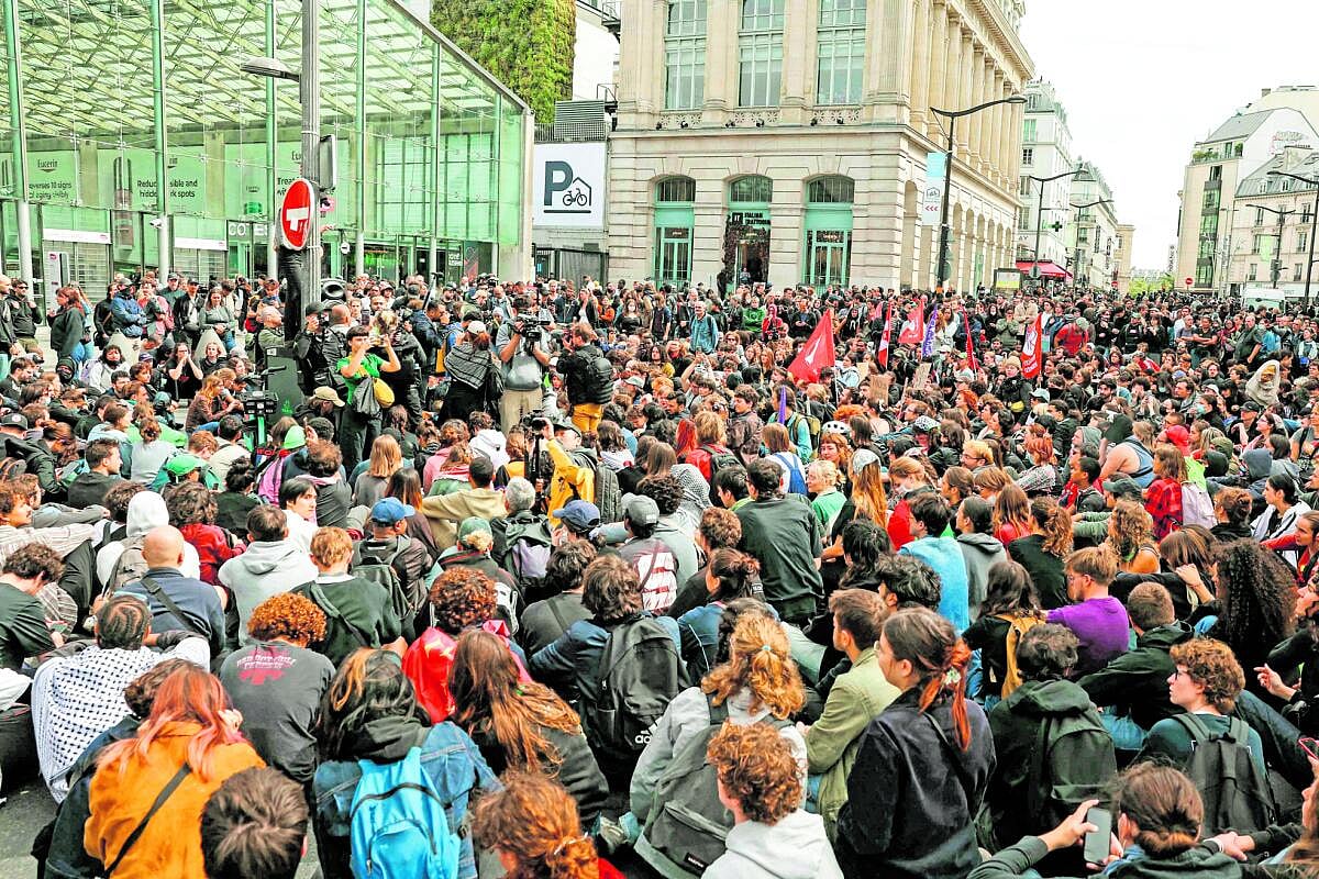 ಫ್ರಾನ್ಸ್‌: ಅಧ್ಯಕ್ಷ ಮ್ಯಾಕ್ರನ್‌ ಕಾರ್ಯವೈಖರಿ ಬಗ್ಗೆ ಅಸಮಾಧಾನ; ಪ್ರತಿಭಟನೆ