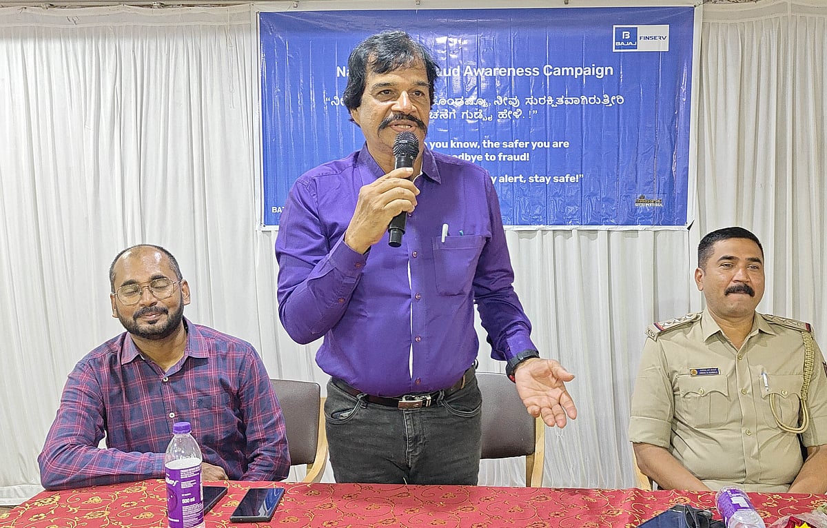 ರಾಯಚೂರು ‌| ಎಚ್ಚರಿಕೆಯಿಂದ ವ್ಯವಹರಿಸುವುದು ಹೆಚ್ಚು ಸುರಕ್ಷಿತ: ಶ್ರೀಧರ ದೊಡ್ಡಿ 