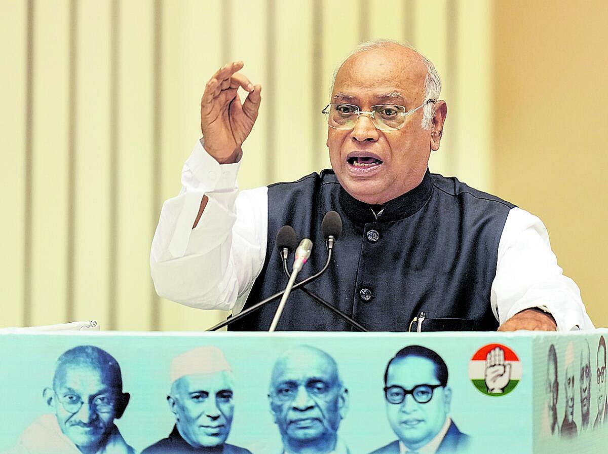 ಅಧಿಕಾರದಲ್ಲಿರುವವರು ಸಂವಿಧಾನದ ರಕ್ಷಣೆ ಮಾಡುತ್ತಿಲ್ಲ: ಖರ್ಗೆ ವಾಗ್ದಾಳಿ