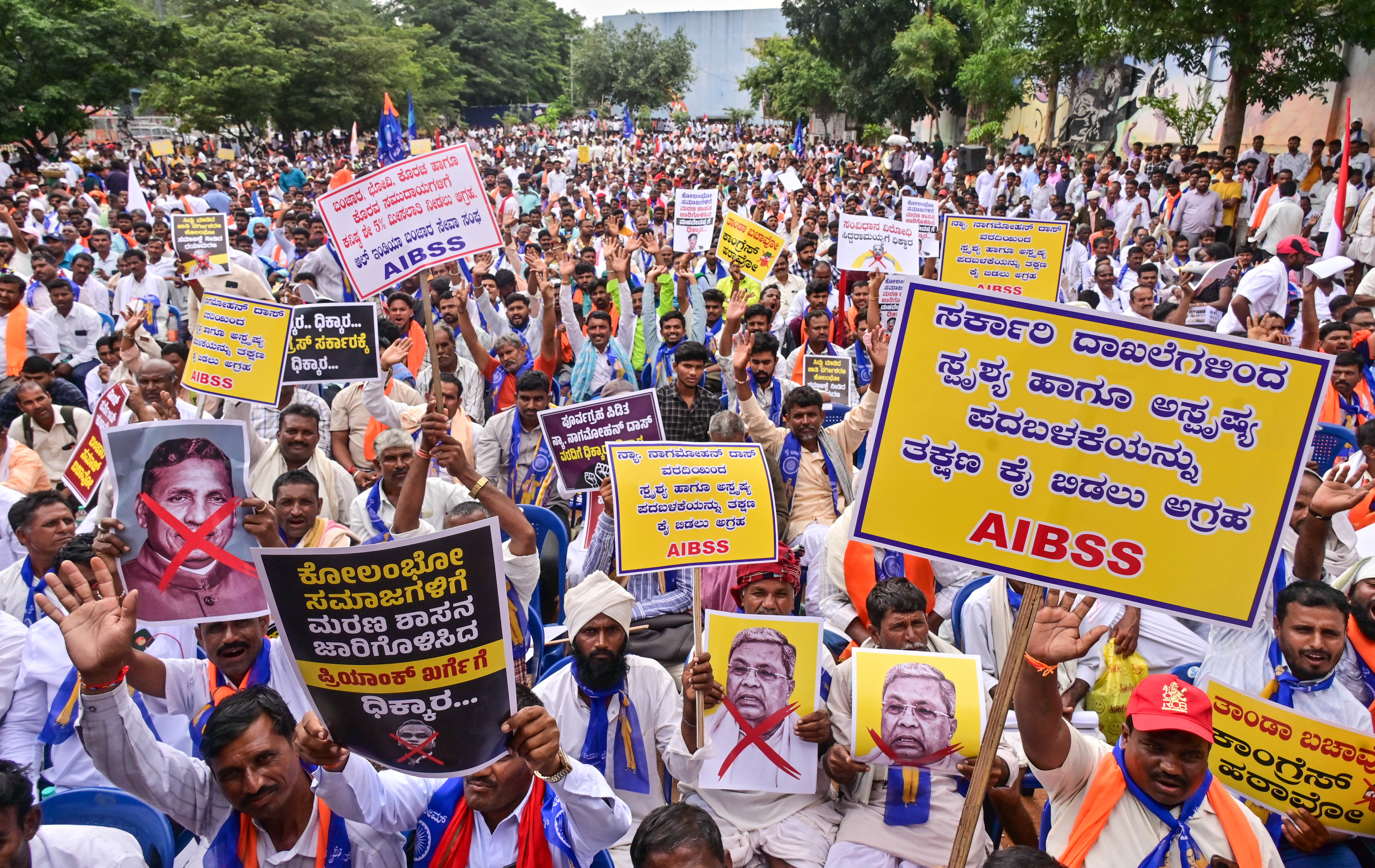 ಒಳಮೀಸಲಾತಿ ವರ್ಗೀಕರಣದಲ್ಲಿ ಆಗಿರುವ ತಾರತಮ್ಯ ಸರಿಪಡಿಸುವಂತೆ ಆಗ್ರಹಿಸಿ ಬಂಜಾರ ಭೋವಿ ಕೊರಚ ಕೊರವ ಮೀಸಲಾತಿ ಒಕ್ಕೂಟದಿಂದ ಬೆಂಗಳೂರಿನ ಸ್ವಾತಂತ್ರ್ಯ ಉದ್ಯಾನದಲ್ಲಿ ಬುಧವಾರ ಪ್ರತಿಭಟನೆ ನಡೆಯಿತು 
– ಪ್ರಜಾವಾಣಿ ಚಿತ್ರ/ ಪ್ರಶಾಂತ್ ಎಚ್.ಜಿ.