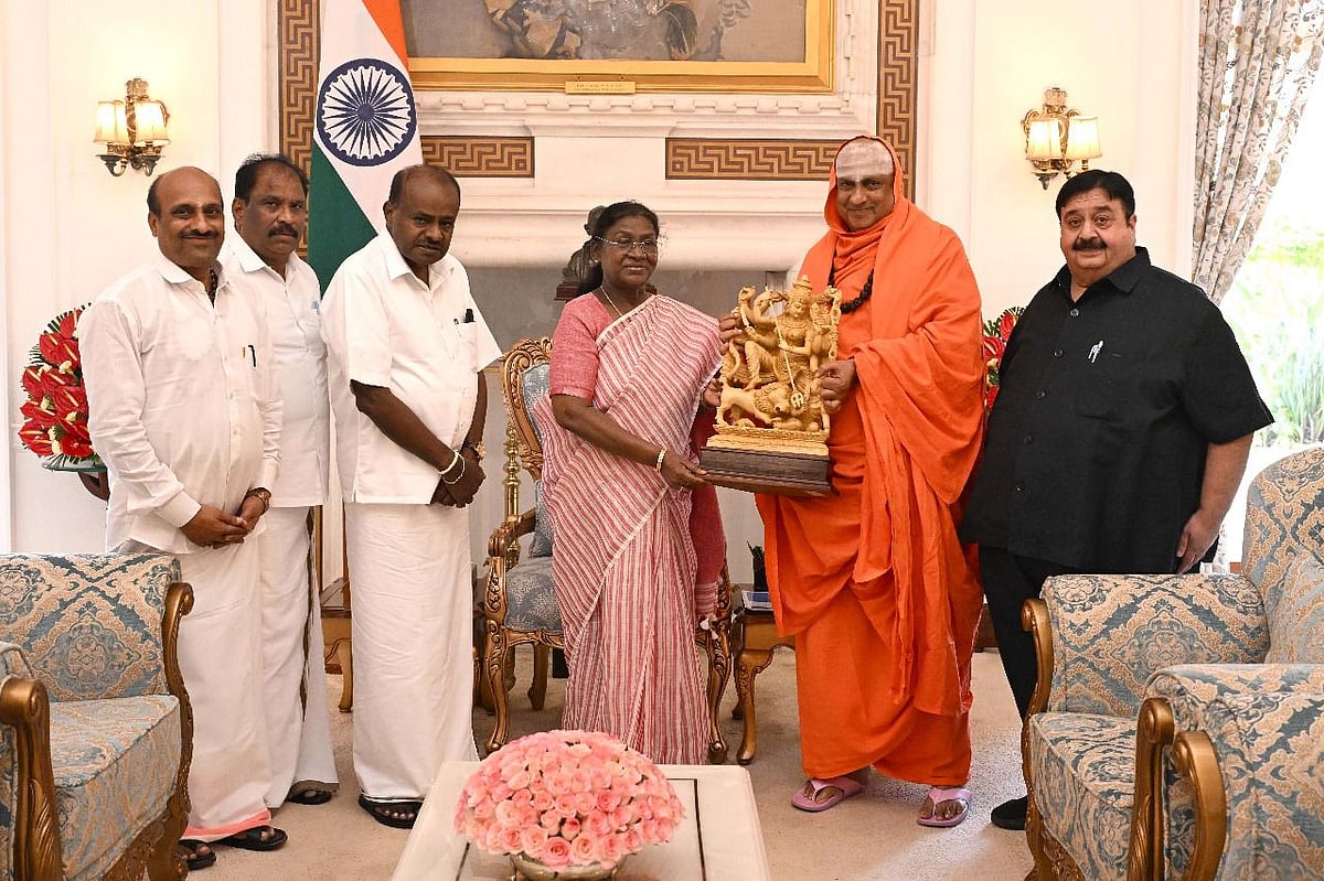 ರಾಷ್ಟ್ರಪತಿ ದ್ರೌಪದಿ ಮುರ್ಮು ಭೇಟಿ ಮಾಡಿದ ಸುತ್ತೂರು ಶ್ರೀ