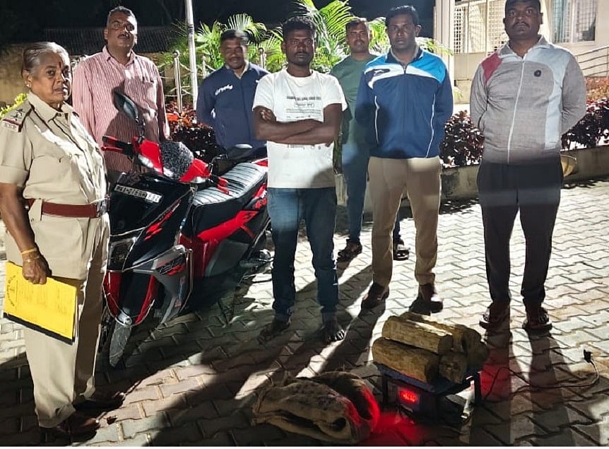 ಕೋಲಾರ: 1.30 ಲಕ್ಷ ಮೌಲ್ಯದ 13.29 ಕೆ.ಜಿ ತೂಕದ ಶ್ರೀಗಂಧ ವಶ