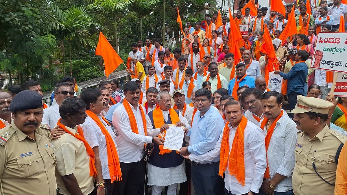 ಶಿವಮೊಗ್ಗ : ಕಲ್ಲು ಎಸೆದವರು, ಪಾಕಿಸ್ತಾನ ಪರ ಘೋಷಣೆ ಕೂಗಿದವರ ಬಂಧಿಸಿ