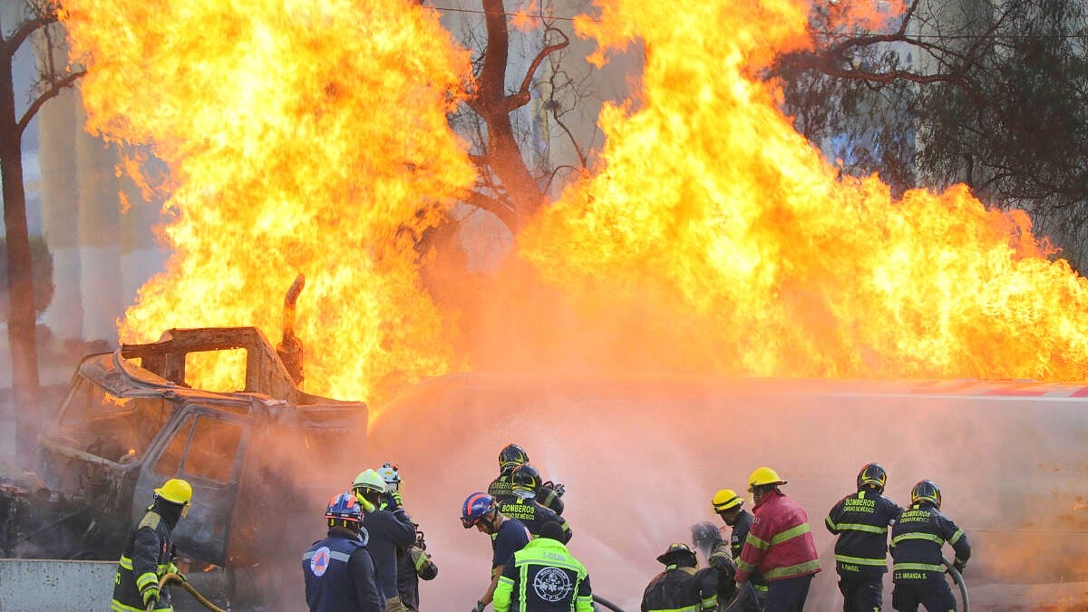 ಮೆಕ್ಸಿಕೊ ಸಿಟಿಯಲ್ಲಿ ಗ್ಯಾಸ್ ಟ್ಯಾಂಕರ್ ಸ್ಫೋಟ: ಮೂವರ ಸಾವು– 19 ಜನರು ಗಂಭೀರ