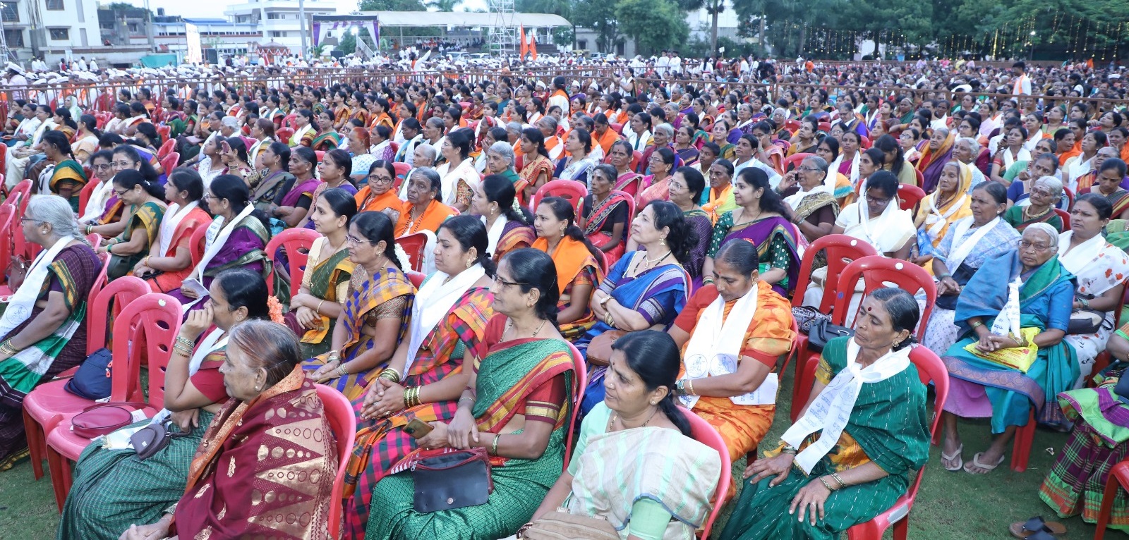 ಬೆಳಗಾವಿಯಲ್ಲಿ ಗುರುವಾರ ನಡೆದ ‘ಬಸವ ಸಂಸ್ಕೃತಿ ಅಭಿಯಾನ’ದಲ್ಲಿ ಅಪಾರ ಸಂಖ್ಯೆಯ ಮಹಿಳೆಯರು ಪಾಲ್ಗೊಂಡರು  ಪ್ರಜಾವಾಣಿ ಚಿತ್ರ