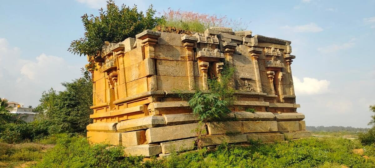 ಹೊಸಕೋಟೆ: ಅವಸಾನದತ್ತ ಗಂಗರ ಕಾಲದ ಪ್ರಾಚೀನ ಈಶ್ವರ ದೇವಾಲಯ 