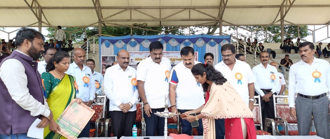 ಕೆ.ಆರ್.ಪೇಟೆ ಪಟ್ಟಣದ ತಾಲ್ಲೂಕು ಕ್ರೀಡಾಂಗಣದಲ್ಲಿ ಆಯೋಜಿಸಿದ್ದ ತಾಲ್ಲೂಕು ಪಿಯು ಕಾಲೇಜುಗಳ ಕ್ರೀಡಾಕೂಟಕ್ಕೆ ಶಾಸಕ ಎಚ್.ಟಿ.ಮಂಜು ಚಾಲನೆ ನೀಡಿದರು