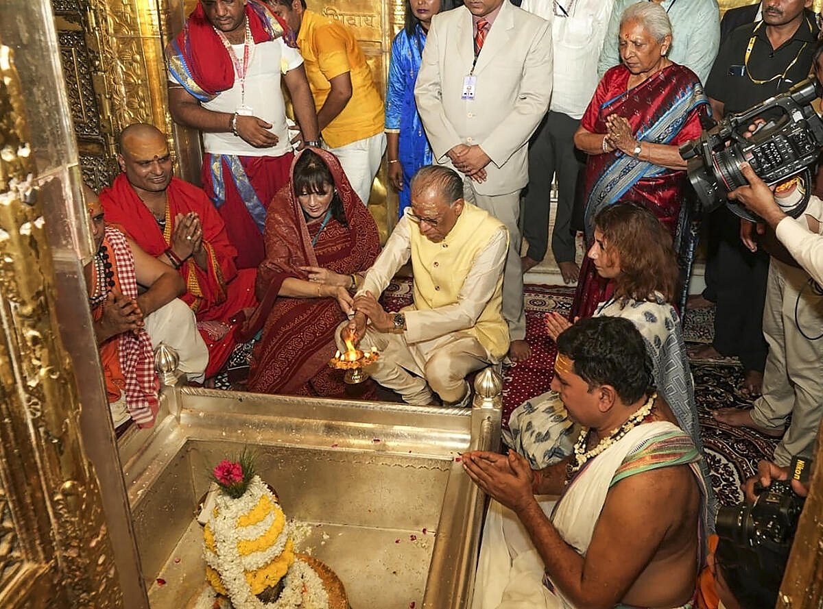 ವಾರಾಣಸಿ: ಕಾಶಿ ವಿಶ್ವನಾಥ ದೇಗುಲಕ್ಕೆ ಮಾರಿಷಸ್ ಪ್ರಧಾನಿ ಭೇಟಿ