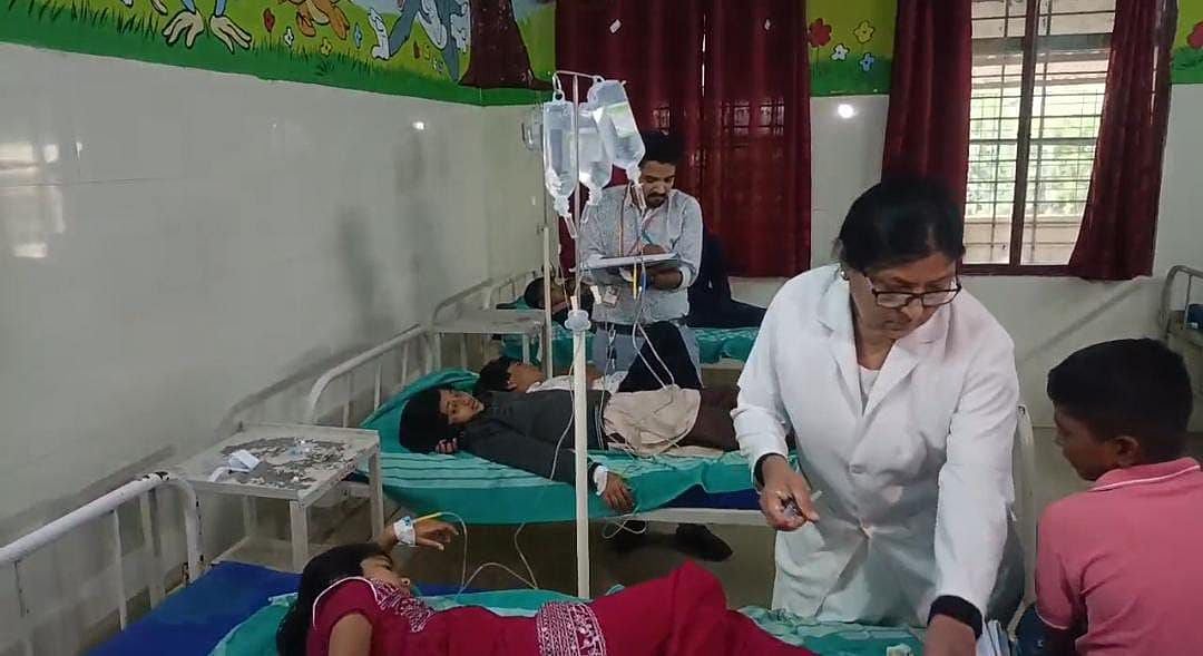 ಚಿಕ್ಕೋಡಿ | ಉ‍ಪಾಹಾರ ಸೇವನೆ: 84 ವಿದ್ಯಾರ್ಥಿಗಳು ಅಸ್ವಸ್ಥ, ಬಾಲಕಿ ಸ್ಥಿತಿ ಗಂಭೀರ