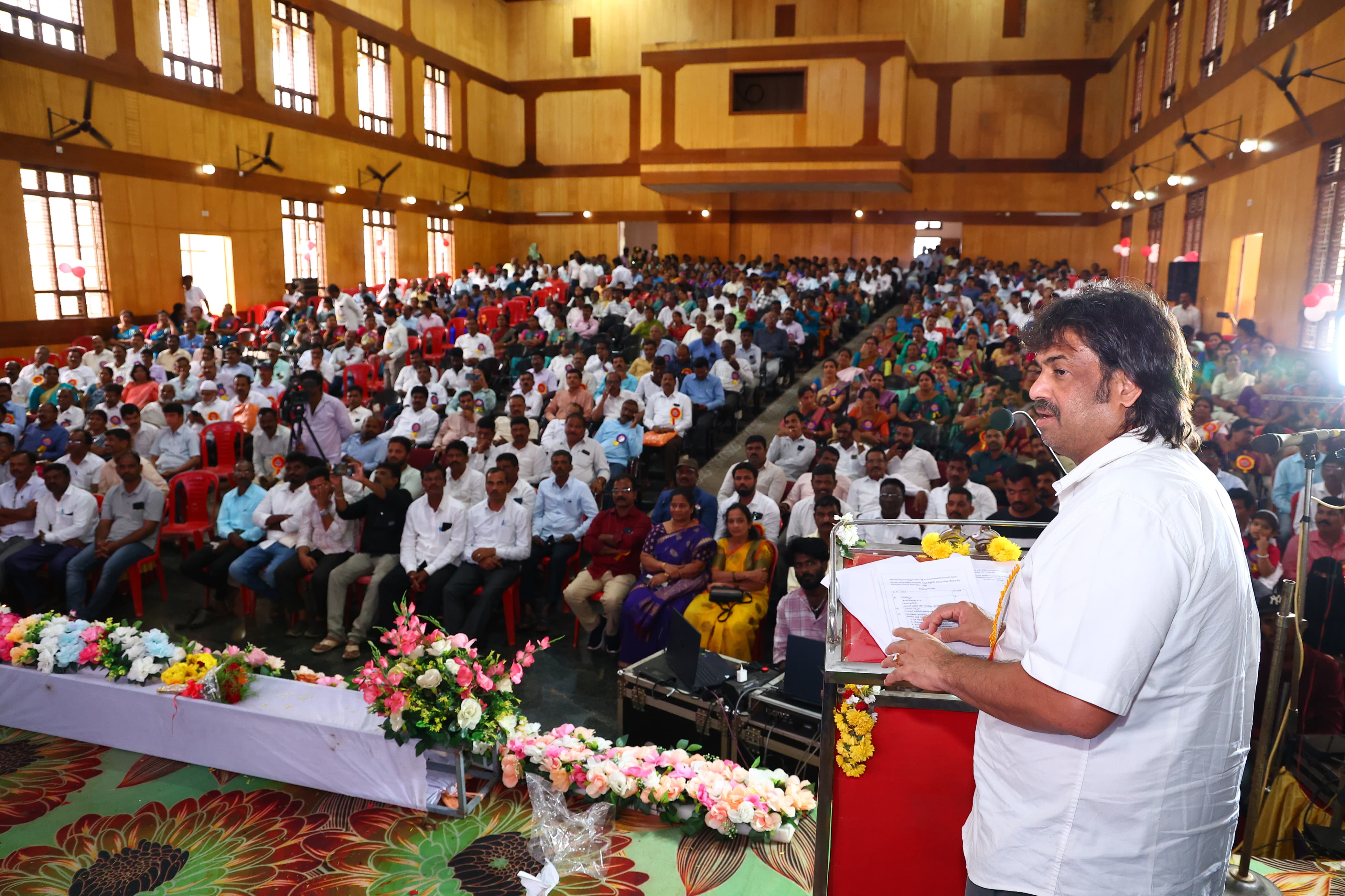ಸೊರಬದಲ್ಲಿ ಹಮ್ಮಿಕೊಂಡ ಡಾ.ಸರ್ವಪಲ್ಲಿ ರಾಧಾಕೃಷ್ಣನ್ ಜನ್ಮ ದಿನಾಚರಣೆ ಕಾರ್ಯಕ್ರಮದಲ್ಲಿ ಸಚಿವ ಮಧು ಬಂಗಾರಪ್ಪ ಮಾತನಾಡಿದರು