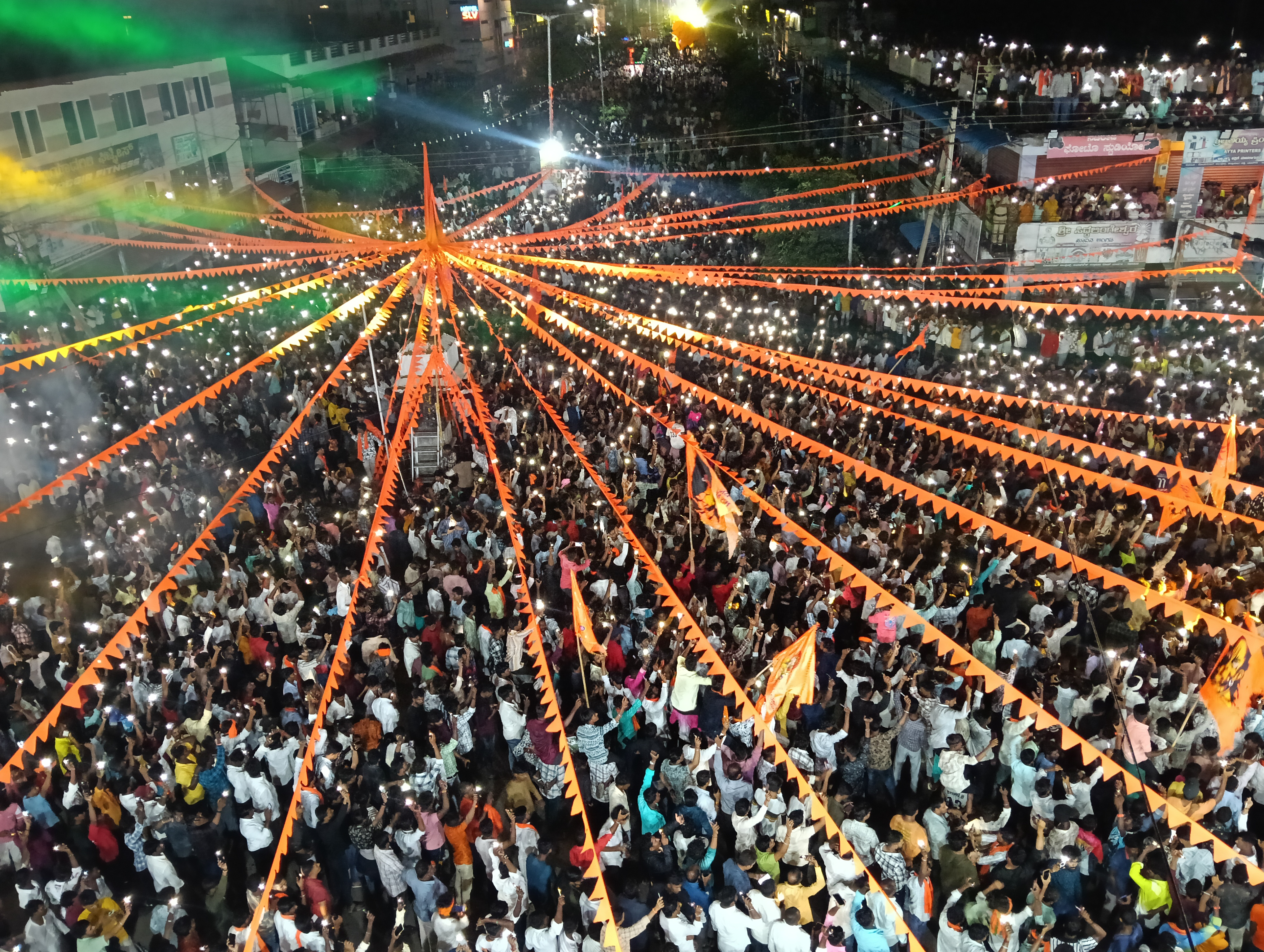 ಯಾದಗಿರಿಯಲ್ಲಿ ಶನಿವಾರ ನಡೆದ ಹಿಂದೂ ಮಹಾಗಣಪತಿ ಮೂರ್ತಿ ಶೋಭಾಯಾತ್ರೆಯಲ್ಲಿ ಕುಣಿದು ಸಂಭ್ರಮಿಸದ ಜನಸ್ತೋಮ   