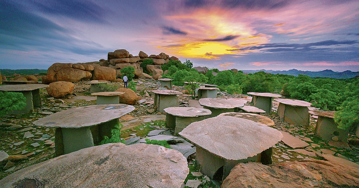 Hasmatpet Rocks Images Hampi Rock Art: ಪೂರ್ವಜರ ಹೆಜ್ಜೆ ಗುರುತು ಹುಡುಕುತ್ತ...