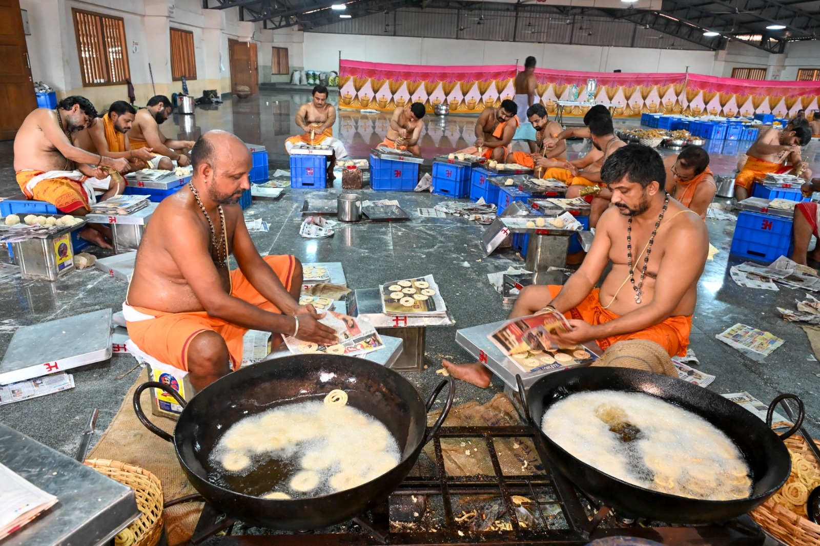 ಉಡುಪಿಯ ಕೃಷ್ಣಮಠದಲ್ಲಿ ಚಕ್ಕುಲಿ ತಯಾರಿ ನಡೆಯಿತು