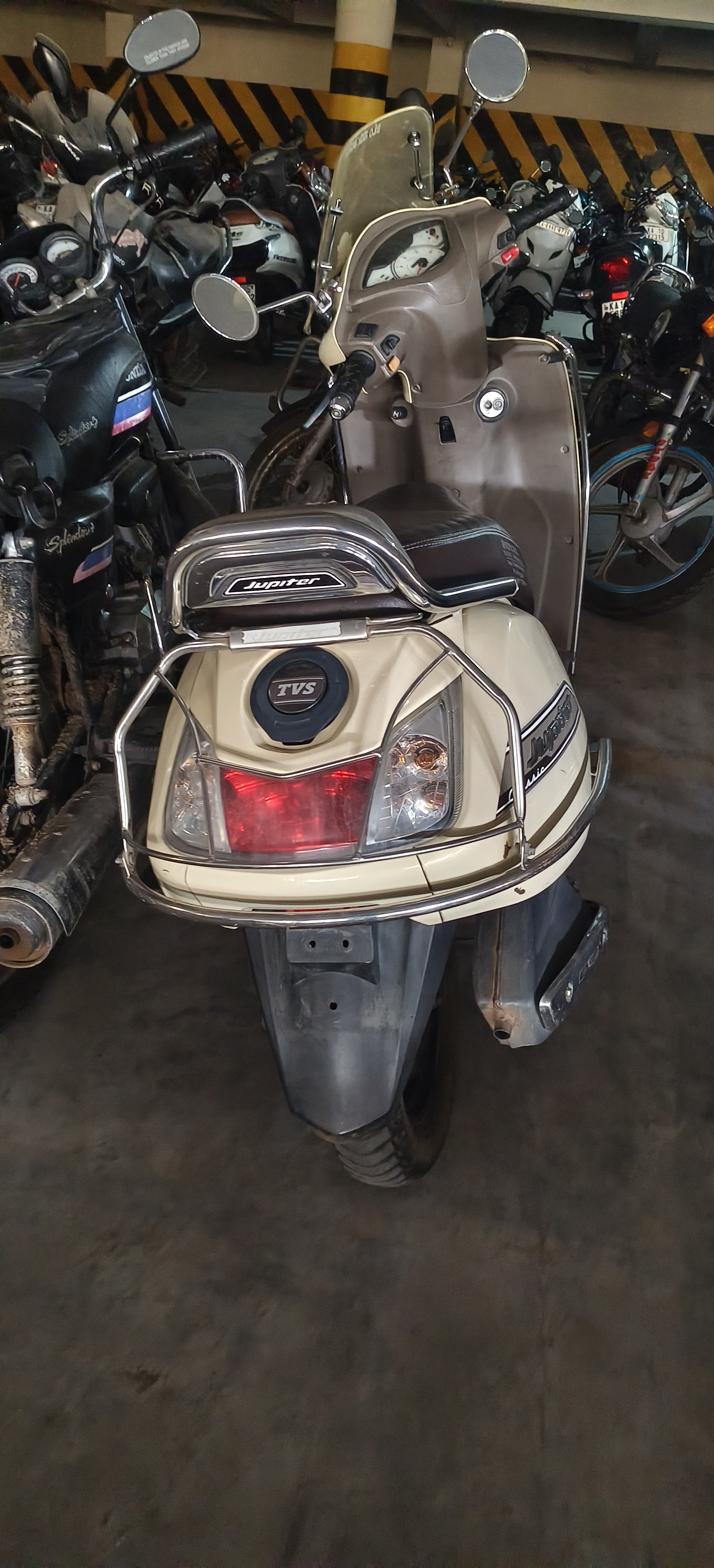 ನಂಬರ್ ಪ್ಲೇಟ್ ಇಲ್ಲದ ದ್ವಿಚಕ್ರ ವಾಹನ