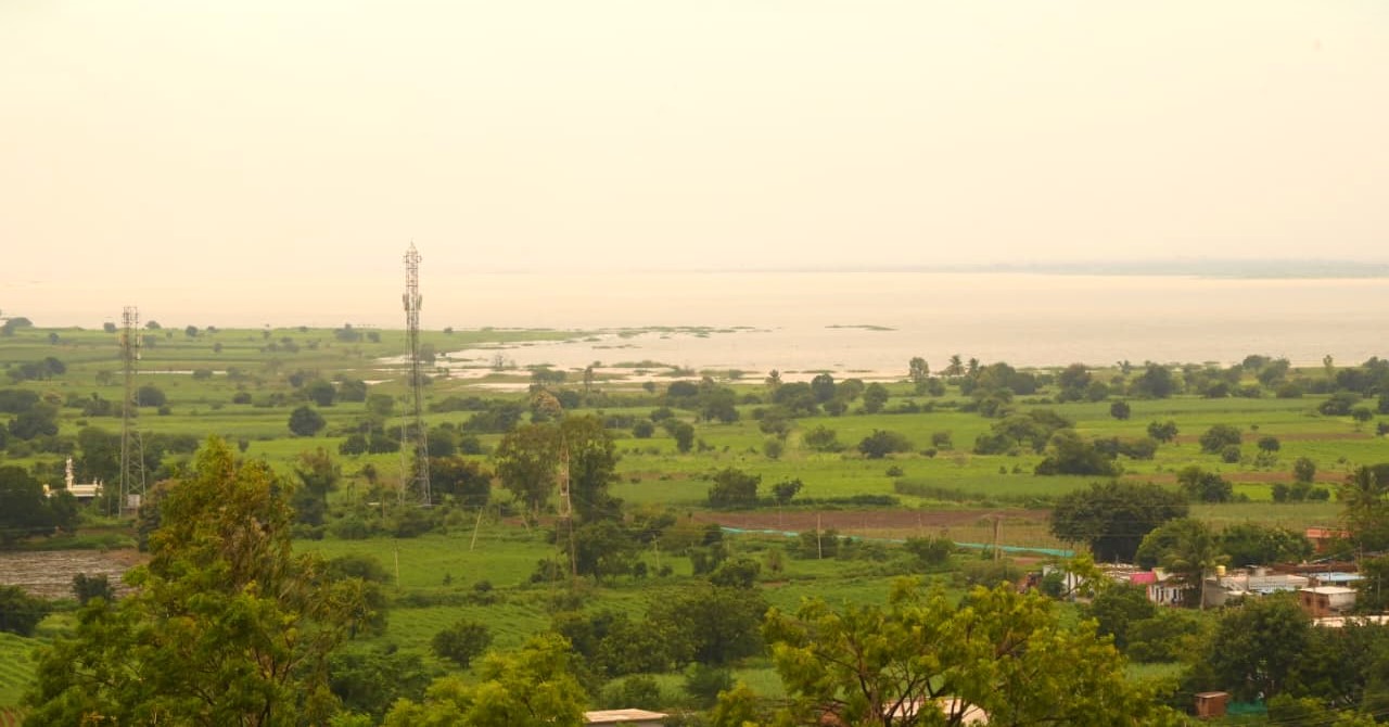 ಕಾರಂಜಾ ಜಲಾಶಯದ ಹಿನ್ನೀರು ಪ್ರದೇಶದ ನೋಟ