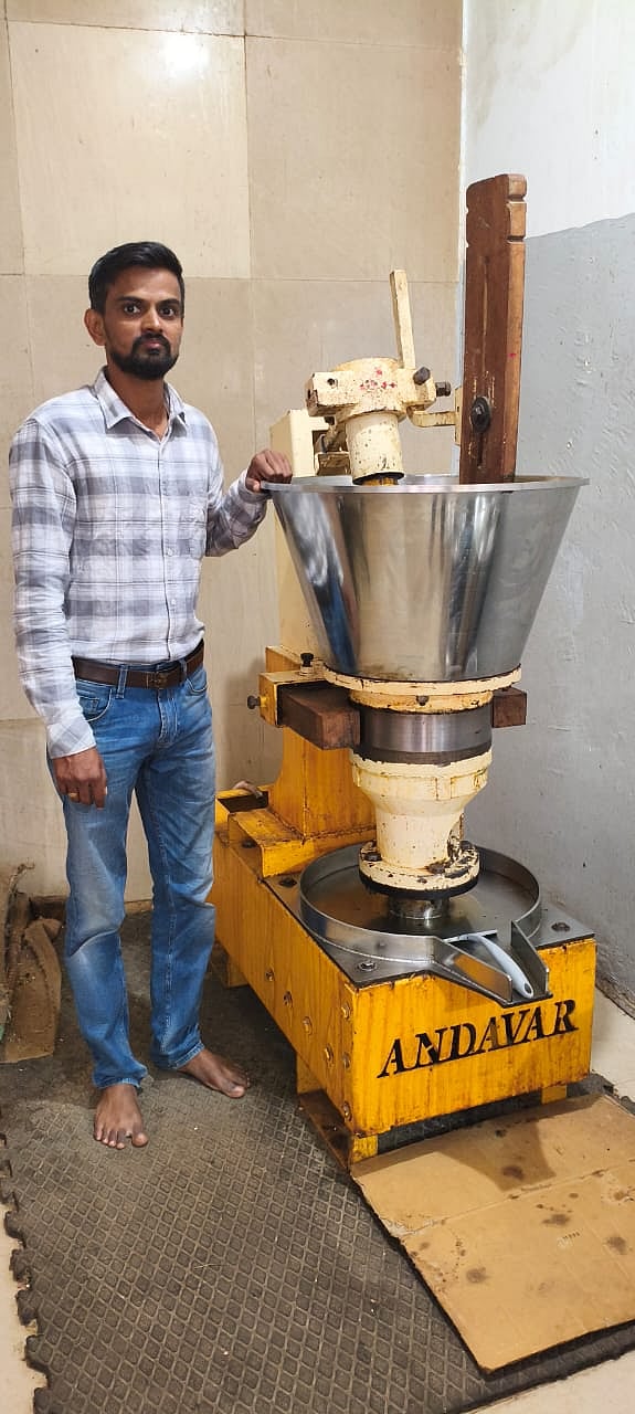 ಧಾರವಾಡ:  ಗಾಣದ ಎಣ್ಣೆಗೆ ಹೆಚ್ಚಿದ ಬೇಡಿಕೆ