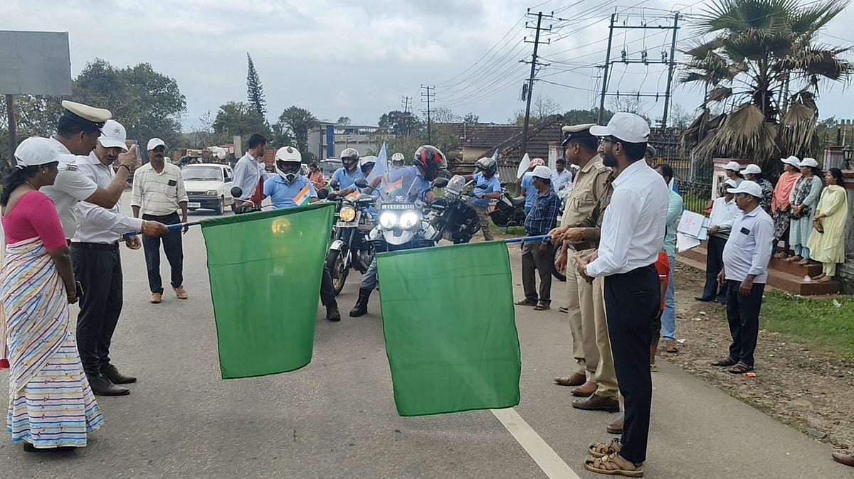ಮಡಿಕೇರಿ | ಪ್ರಜಾಪ್ರಭುತ್ವ ದಿನಾಚರಣೆ: ಮಡಿಕೇರಿಯಿಂದ ಬೆಂಗಳೂರಿಗೆ ಬೈಕ್‌ ಜಾಥಾ