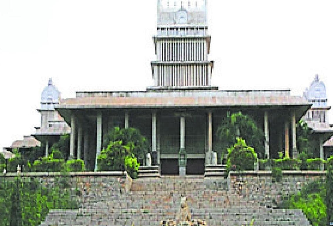 ಮತ್ತೆ 2 ತಿಂಗಳಿಂದ ಸಂಬಳ ಇಲ್ಲ: ಹಂಪಿ ಕನ್ನಡ ವಿ.ವಿ ಹೊರಗುತ್ತಿಗೆ ಕಾರ್ಮಿಕರ ಗೋಳು