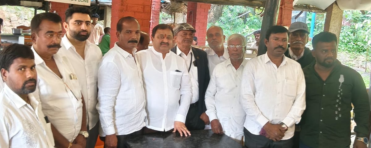 ರಾಮನಗರ | ಅರಸು ಜಯಂತಿ ಯಶಸ್ವಿಗೊಳಿಸಿ: ಶಿವಕುಮಾರ ಚೌಡಶೆಟ್ಟಿ ಮನವಿ
