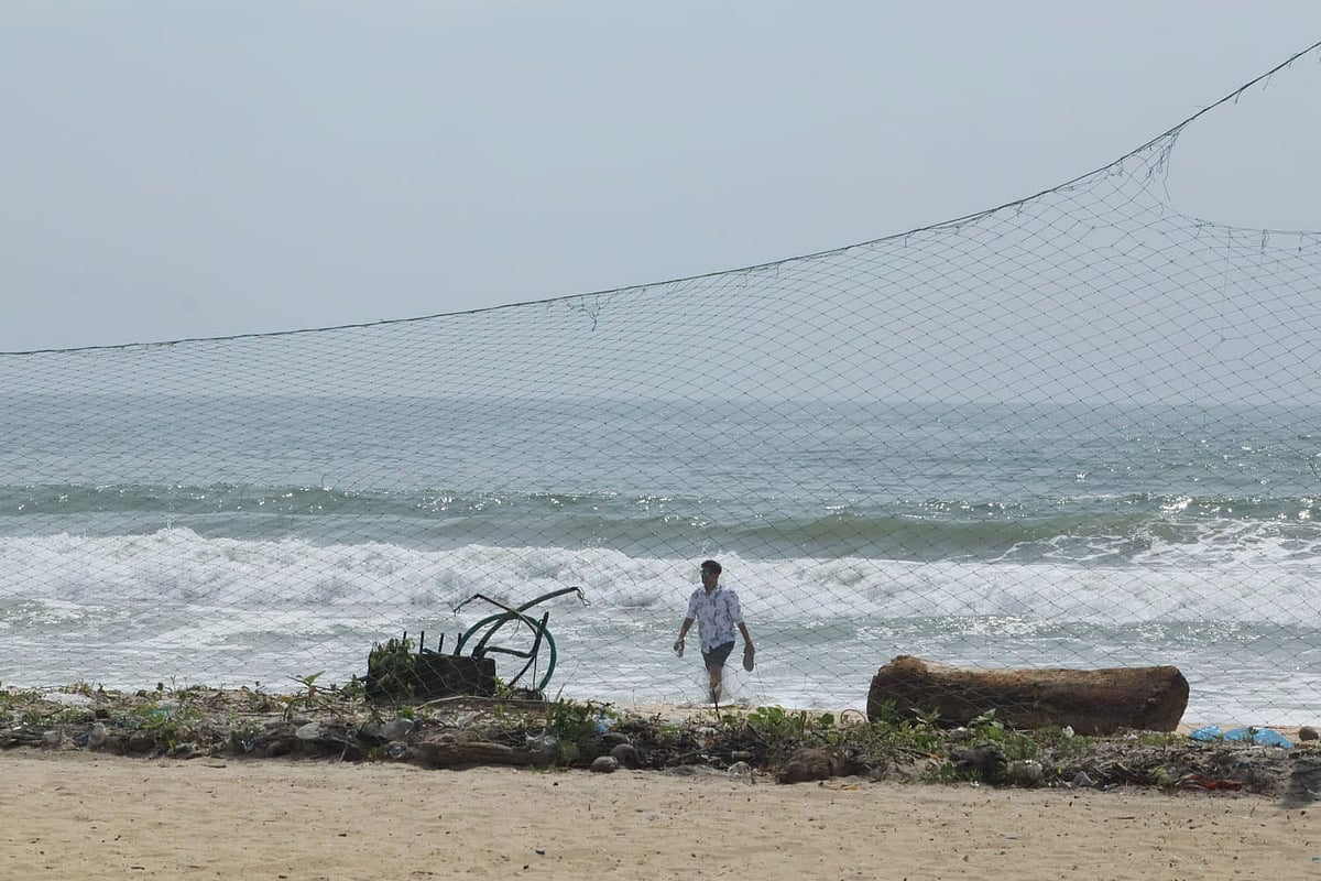 ಉಡುಪಿ | ಪ್ರವಾಸದ ಮೋಜು: ಕಡಲಿಗಿಳಿದರೆ ಅಪಾಯ ನಿಶ್ಚಿತ