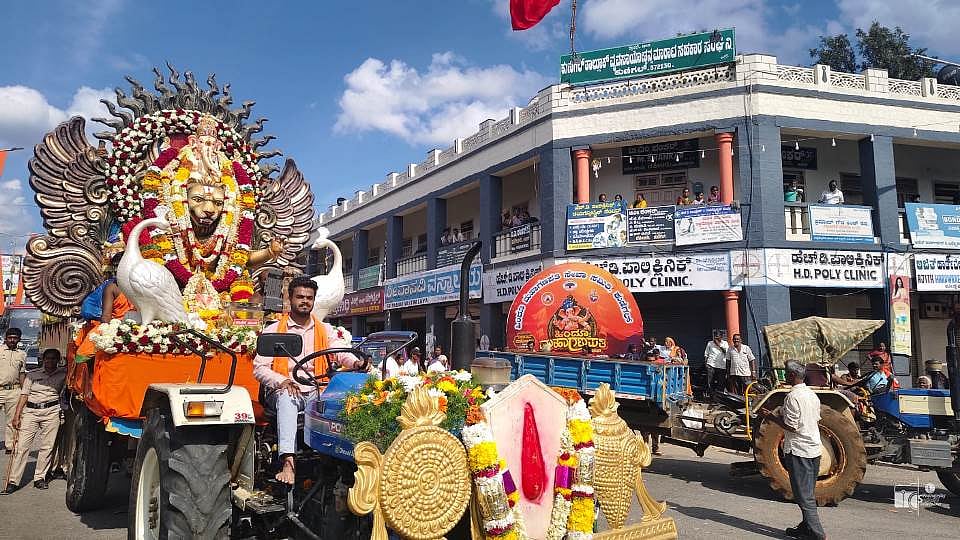 ಕುಣಿಗಲ್ | ಶೋಭಾಯಾತ್ರೆಗೆ ಮೆರುಗು ತಂದ ಕಲಾತಂಡ