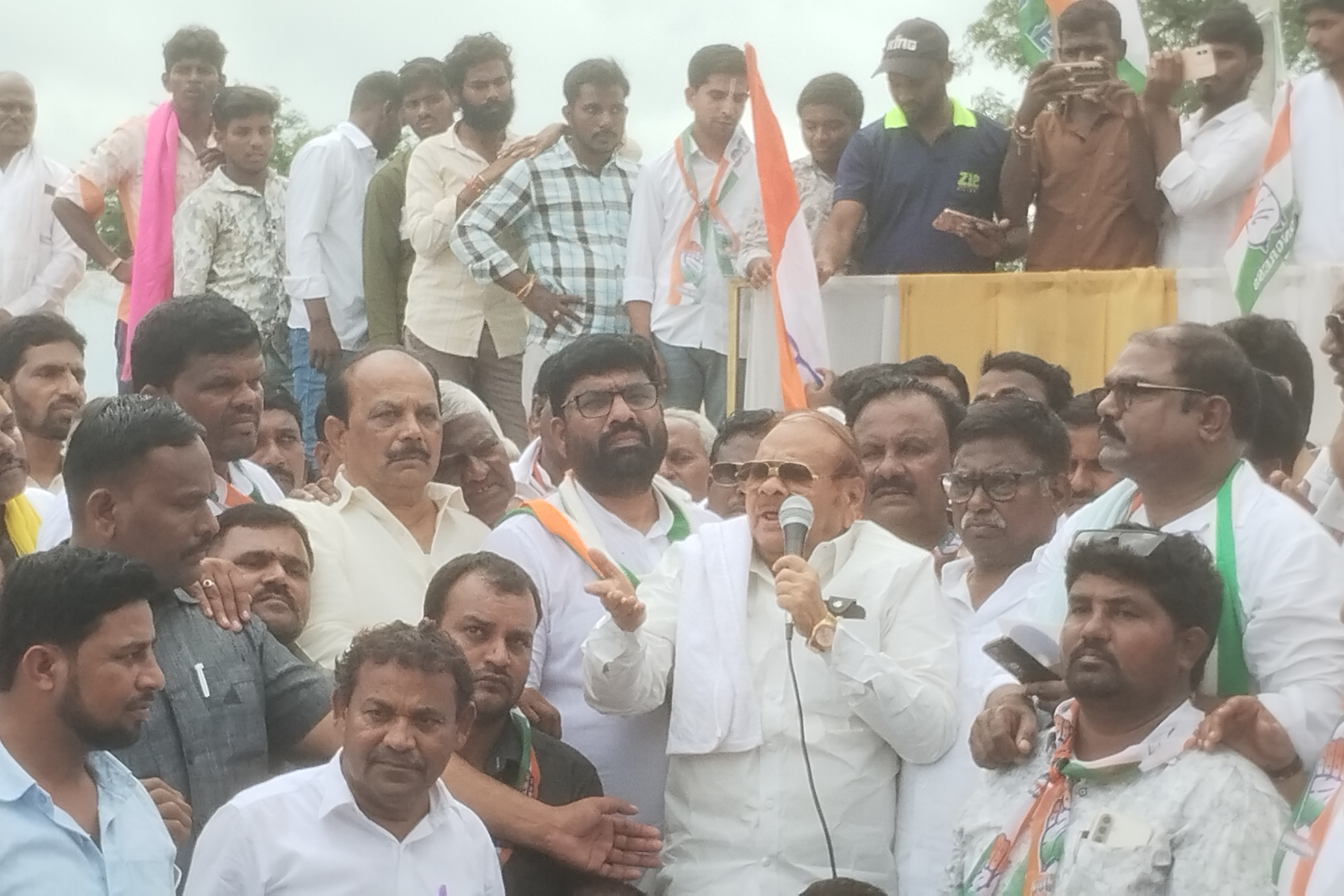 ಗುರುಮಠಕಲ್‌ ಪಟ್ಟಣದಲ್ಲಿ ಸೋಮವಾರ ನಡೆದ ಪ್ರತಿಭಟನೆಯಲ್ಲಿ ನಿಜಶರಣ ಅಂಬಿಗರ ಚೌಡಯ್ಯ ಅಭಿವೃದ್ಧಿ ನಿಗಮದ ಅಧ್ಯಕ್ಷ ಬಾಬುರಾವ ಚಿಂಚನಸೂರ ಮಾತನಾಡಿದರು