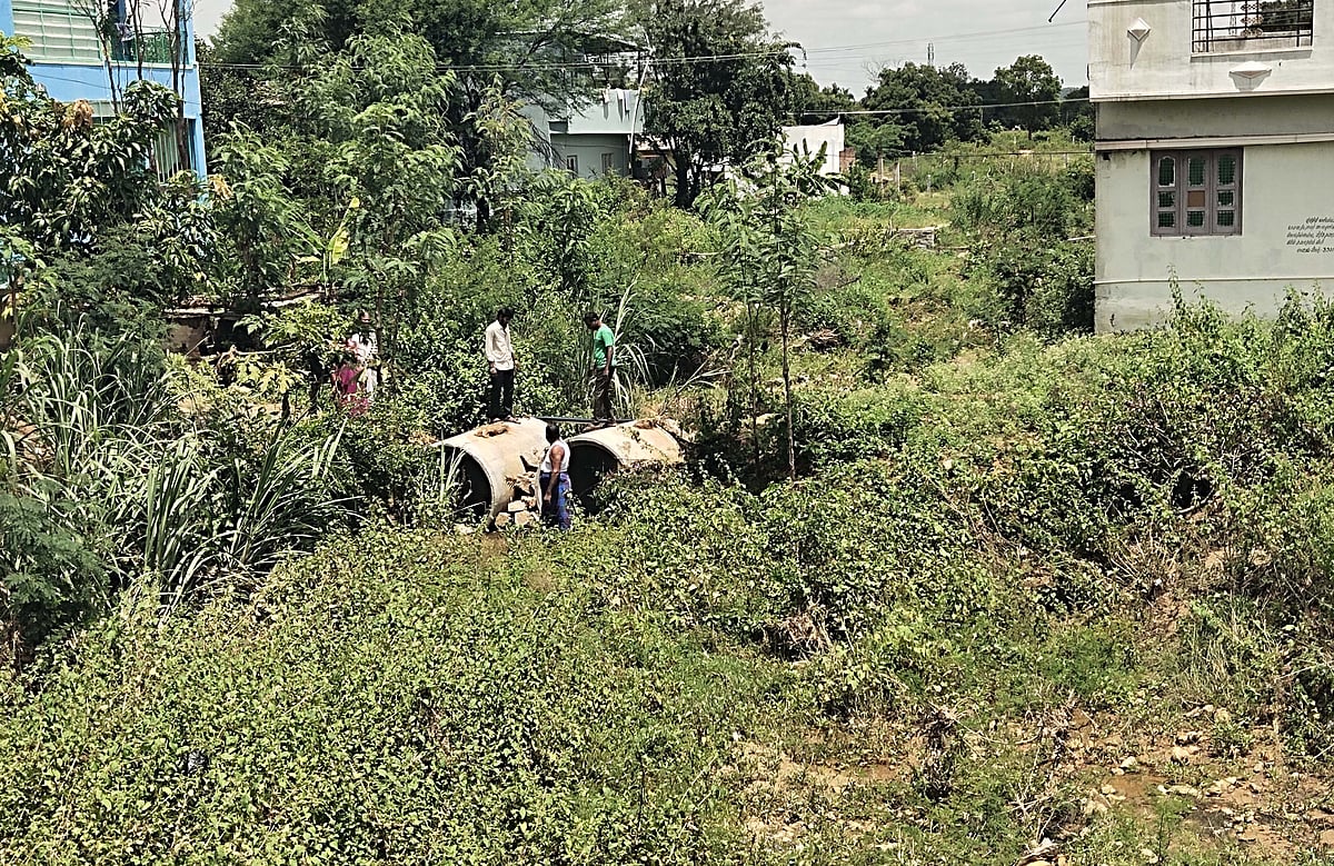 ನೀರು, ರಸ್ತೆ, ಚರಂಡಿ ಸೇರಿ ಮೂಲ ಸೌಕರ್ಯಗಳು ಮರೀಚಿಕೆ: ಸ್ಥಳೀಯರ ಆರೋಪ