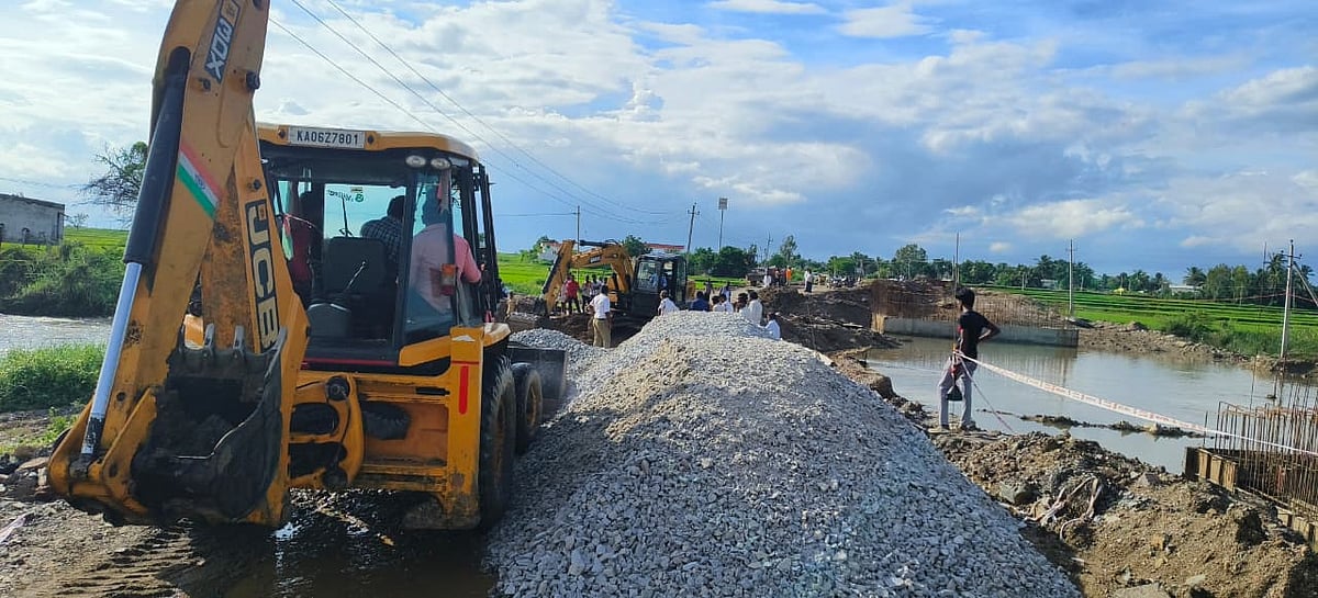 ರಾಯಚೂರು | ವರುಣನ ಅಬ್ಬರಕ್ಕೆ 3 ಗ್ರಾಮಗಳ ಸೇತುವೆ ಮುಳುಗಡೆ