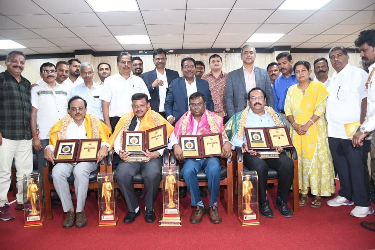 ಬೆಂಗಳೂರು: ‘ಸರ್‌ ಎಂ. ವಿಶ್ವೇಶ್ವರಯ್ಯ ಪ್ರಶಸ್ತಿ’ ಪ್ರದಾನ