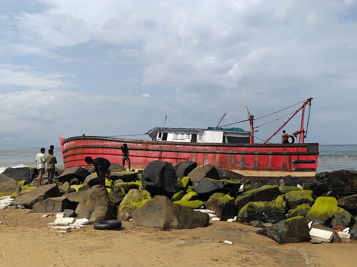 ಆಳಸಮುದ್ರ ಮೀನುಗಾರಿಕೆಗೆ ತೆರಳಿದ್ದ ಬೋಟಿನ ಎಂಜಿನ್‌ ವೈಫಲ್ಯ: 13 ಮೀನುಗಾರರು ಪಾರು