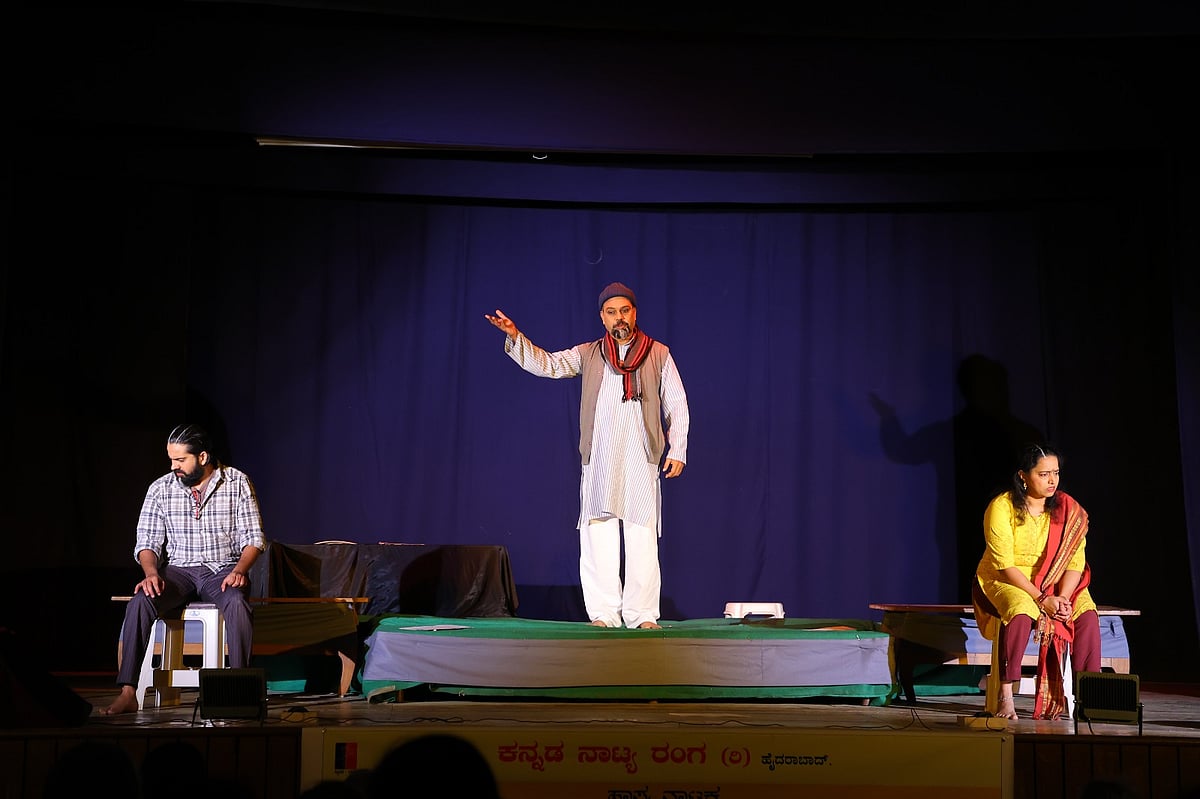 ಆಧುನಿಕ ವಿಶ್ವಾಮಿತ್ರ ಮೇನಕೆ ನಾಟಕ: ಸಮರಸವೇ ಜೀವನ...