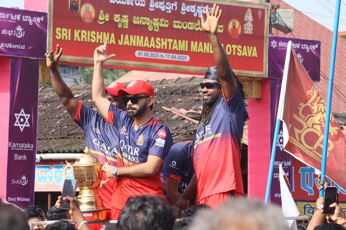 ಉಡುಪಿ | ರಥೋತ್ಸವ ಕಣ್ತುಂಬಿಕೊಂಡ ಜನ: ಉತ್ಸವಕ್ಕೆ ಮೆರುಗು ನೀಡಿದ ವೇಷಧಾರಿಗಳು