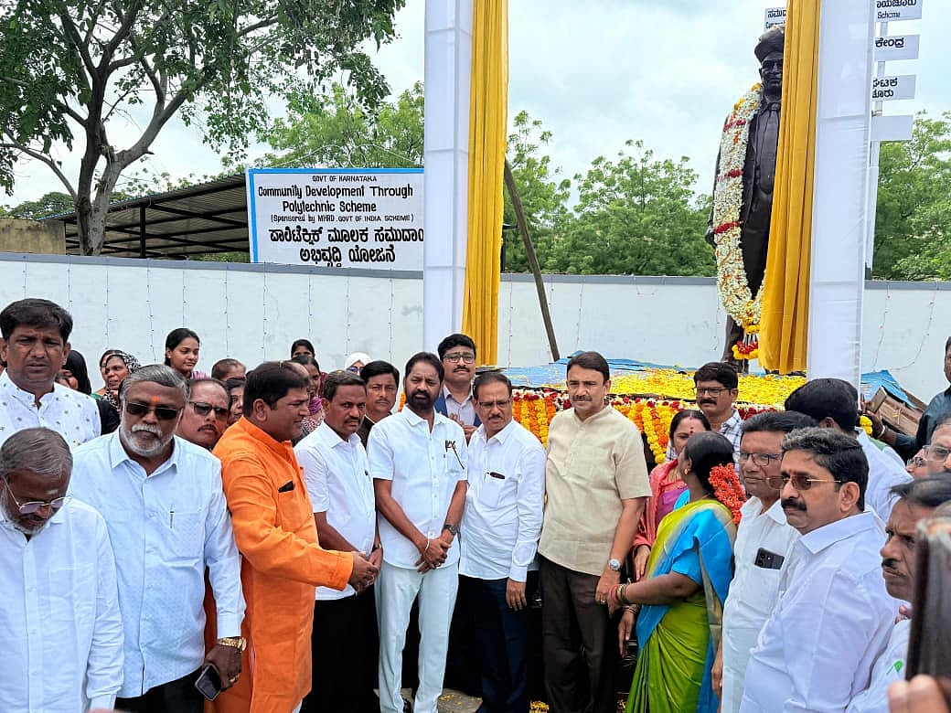 ರಾಯಚೂರು | ಸರ್ ಎಂ. ವಿಶ್ವೇಶ್ವರಯ್ಯ ಪುತ್ಥಳಿ ಅನಾವರಣ