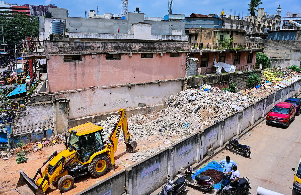 ಬೆಂಗಳೂರು | ಖಾಲಿ ನಿವೇಶನದಲ್ಲಿ ಕಟ್ಟಡ ತ್ಯಾಜ್ಯ ವಿಲೇವಾರಿ: ವ್ಯಾಪಾರಿಗಳಿಂದ ದೂರು