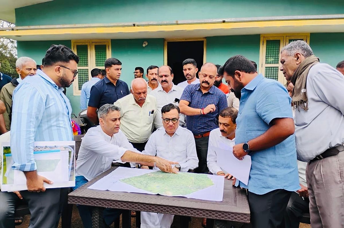 ಕೊಡಗು: ಕ್ರೀಡಾ ತರಬೇತಿ ವಸತಿ ನಿಲಯ ಸ್ಥಾಪನೆಗೆ ಭೂಮಿ ಪರಿಶೀಲಿಸಿದ ಅಜಯ್ ಮಾಕನ್