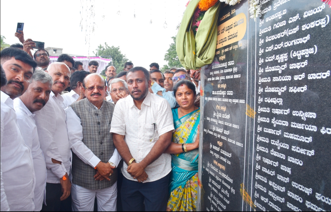 ಶಿರಾ ನಗರದ ಖಾಸಗಿ ಬಸ್ ನಿಲ್ದಾಣವನ್ನು ಶಾಸಕ‌ ಟಿ.ಬಿ.ಜಯಚಂದ್ರ ಉದ್ಘಾಟಿಸಿದರು.