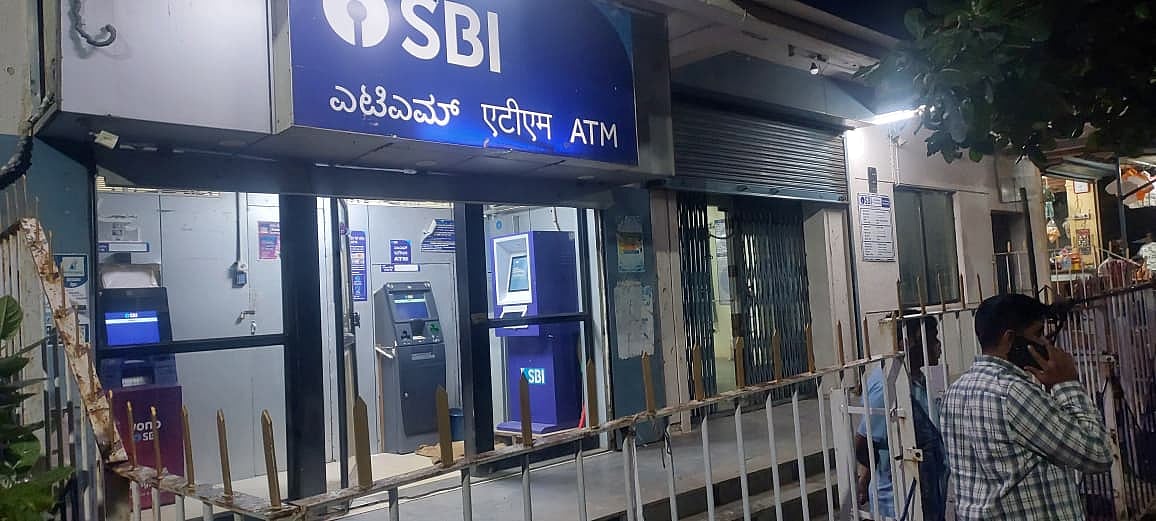ವಿಜಯಪುರ: SBI ಸಿಬ್ಬಂದಿಗೆ ಗನ್ ತೋರಿಸಿ ₹8 ಕೋಟಿ ನಗದು, 50 KG ಚಿನ್ನಾಭರಣ ದರೋಡೆ