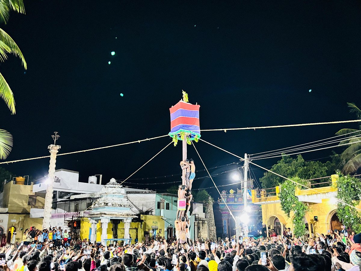 ಕನಕಗಿರಿ | ಹಾಲುಗಂಬ ಉತ್ಸವ ಕಣ್ತುಂಬಿಕೊಂಡ ಜನ