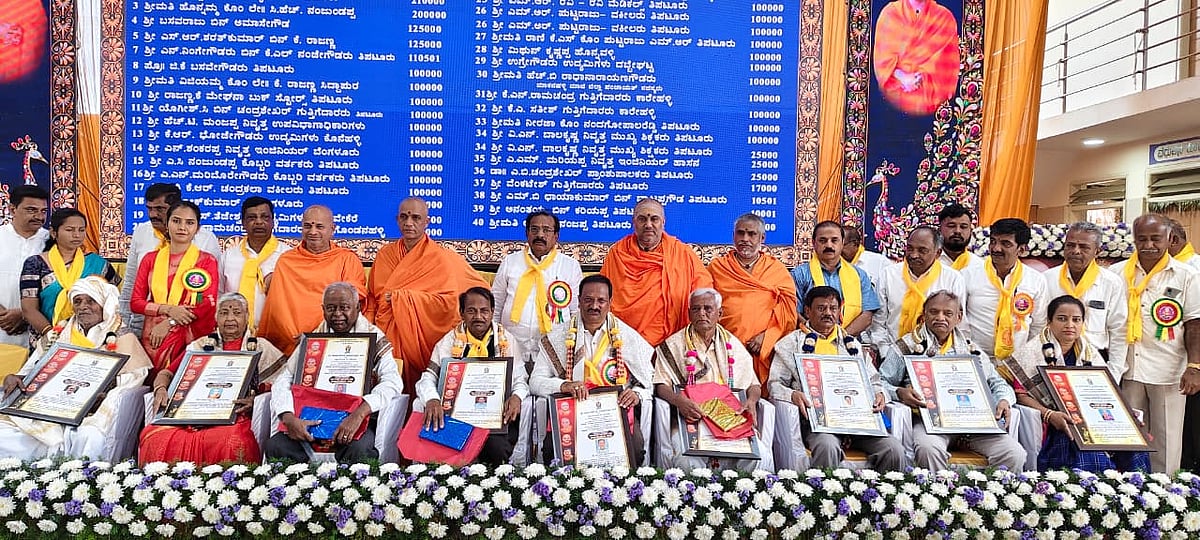 ಜಾತಿಗಣತಿಯಲ್ಲಿ ವಸ್ತುನಿಷ್ಠ ವರದಿ ನೀಡಿ: ನಿರ್ಮಲಾನಂದನಾಥ ಸ್ವಾಮೀಜಿ ಸಲಹೆ