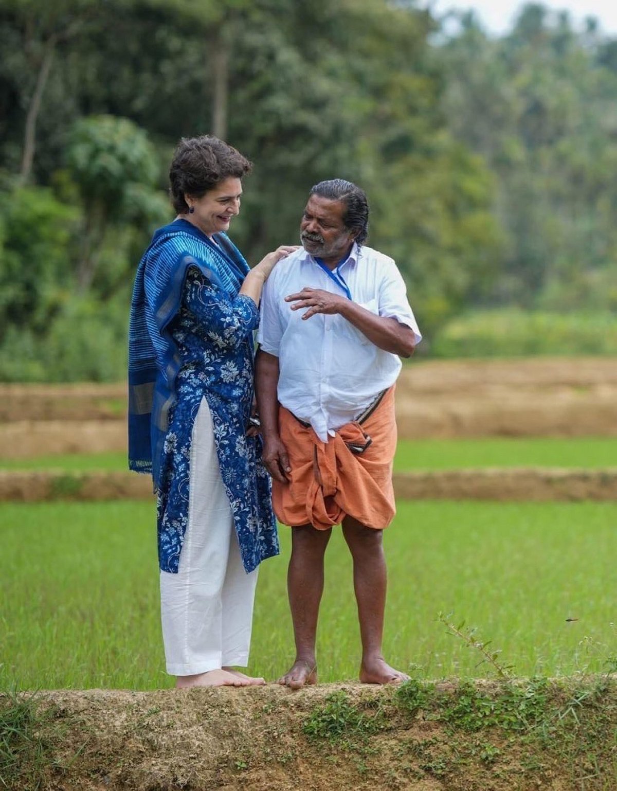 ಕೇರಳ | ಪದ್ಮಶ್ರೀ ಚೆರುವಯಲ್ ರಾಮನ್ ಮನೆಗೆ ಭೇಟಿ ನೀಡಿದ ಸಂಸದೆ ಪ್ರಿಯಾಂಕಾ ಗಾಂಧಿ