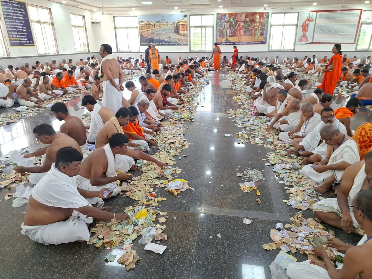 ರಾಯಚೂರು: ಮಂತ್ರಾಲಯದ ರಾಯರ ಮಠದಲ್ಲಿ ₹3.50 ಕೋಟಿ ಕಾಣಿಕೆ ಸಂಗ್ರಹ
