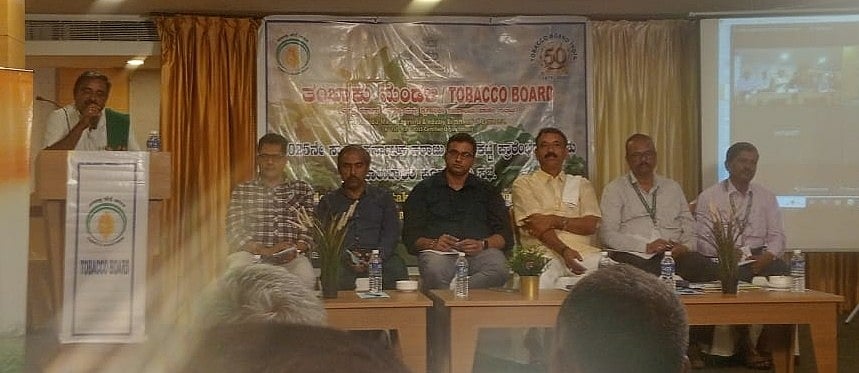 ತಂಬಾಕು ಹರಾಜು: ಸರಾಸರಿ ₹380 ದರಕ್ಕೆ ರೈತರು ಪಟ್ಟು