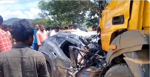 ಆಂಧ್ರ ಪ್ರದೇಶ | ಟ್ರಕ್‌–ಕಾರಿನ ನಡುವೆ ಭೀಕರ ಅಪಘಾತ: ಒಂದೇ ಕುಟುಂಬದ 7 ಮಂದಿ ಸಾವು