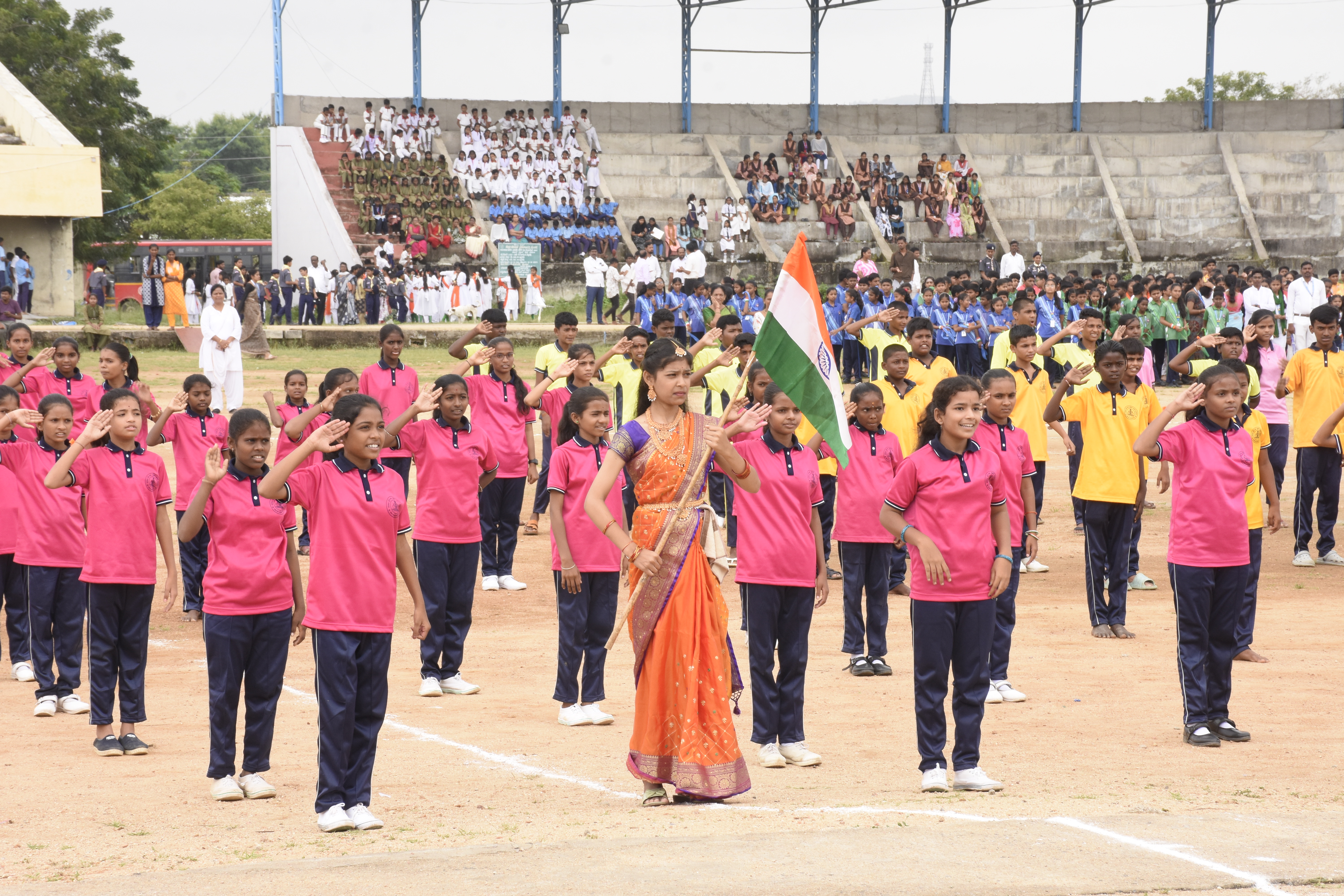 ಯಾದಗಿರಿಯಲ್ಲಿ ಬುಧವಾರ ನಡೆದ ಕಲ್ಯಾಣ ಕರ್ನಾಟಕ ಉತ್ಸವದಲ್ಲಿ ನೃತ್ಯ ಪ್ರದರ್ಶನ ನೀಡಿದ ವಿದ್ಯಾರ್ಥಿಗಳು 