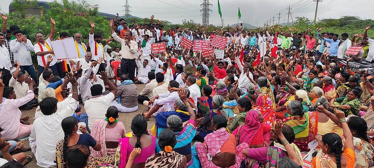 ಅಹವಾಲು ಆಲಿಕೆ ಸಭೆ: ಭೂಪರಿಹಾರಕ್ಕೆ ಆಗ್ರಹ