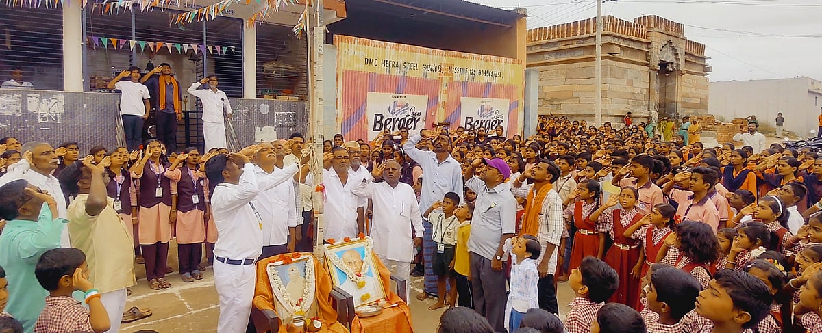 ಅಳವಂಡಿ: 43 ವರ್ಷಗಳಿಂದ ಒಂದೇ ಧ್ವಜ ಆರೋಹಣ  